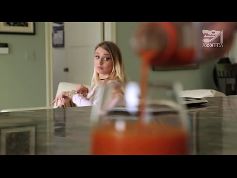 ❤️ 大奶子和紧身小穴的辣妹子从失败者那里得到鸡巴，但很硬 ❤❌  性爱 ❌️