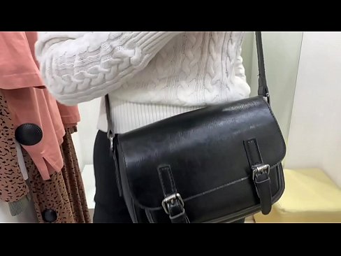 ❤️ 年轻婊子FeralBerry在试衣间用假阳具公开自慰 ❤❌ 性爱 ❌️